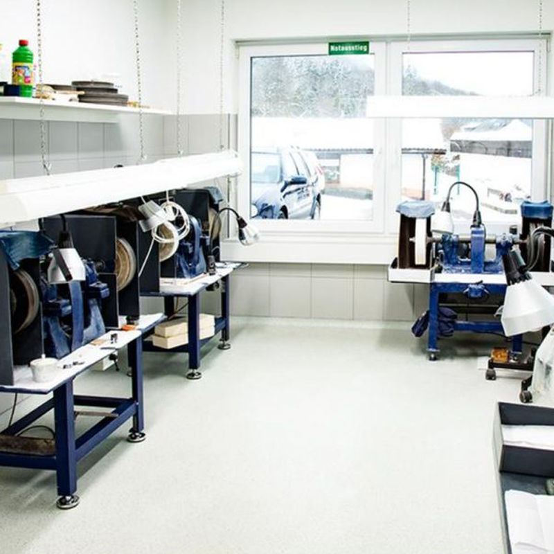 Gemstone Cutting Factory - Cutting- and Polishing Machines